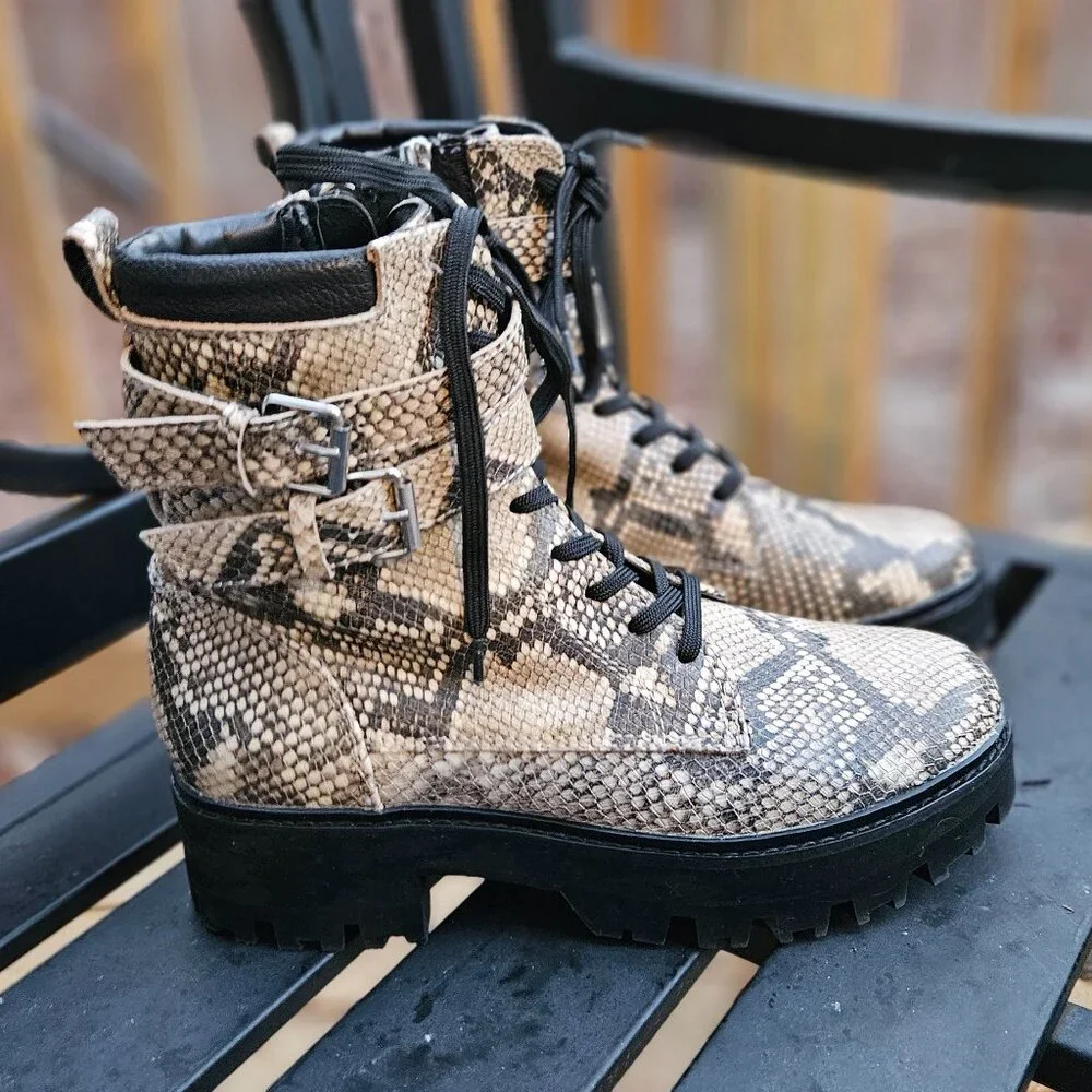 NWOT Dolce Vita PALINE Combat BOOTS Snakeskin Lug Sole - Sz 8 - Picture 4 of 10